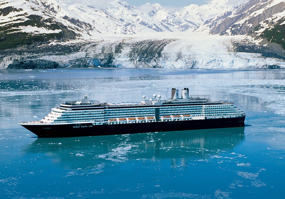 Schip voor een gletsjer -Cruise_IJsland__ontdek_Reykjavik-36