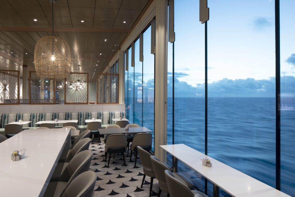 Cruiseschip-Celebrity Apex-Celebrity Cruises-Buffet Restaurant Oceanview Cafe