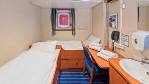 Cruiseschip-Hurtigruten-MS Lofoten-schip-Polar Outside-Categorie J