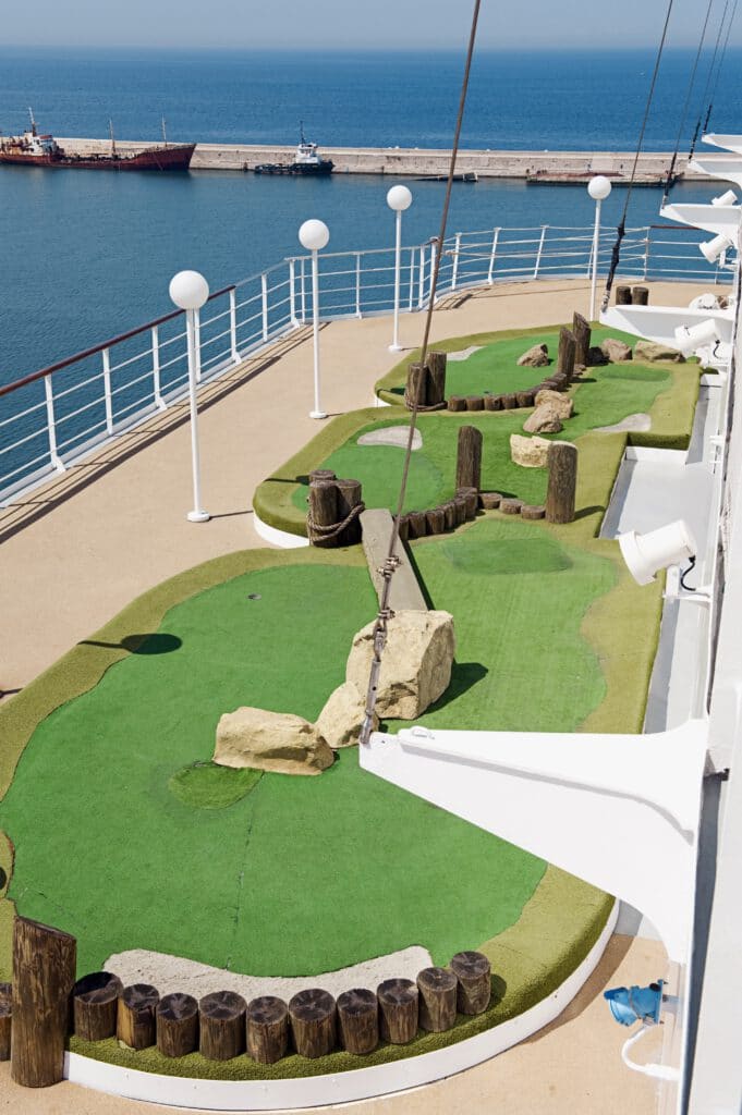 Cruiseschip-MSC Armonia-MSC Cruises-Sports Deck