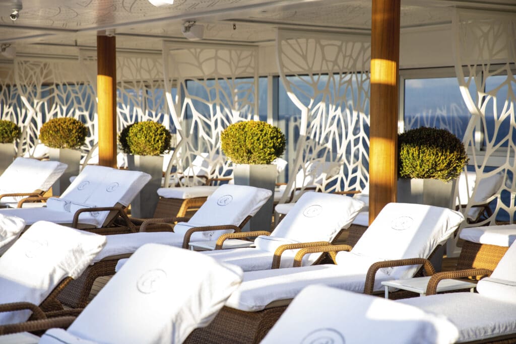 Cruiseschip-Seven Seas Splendor-Regent Seven Seas Cruises-Pool Deck