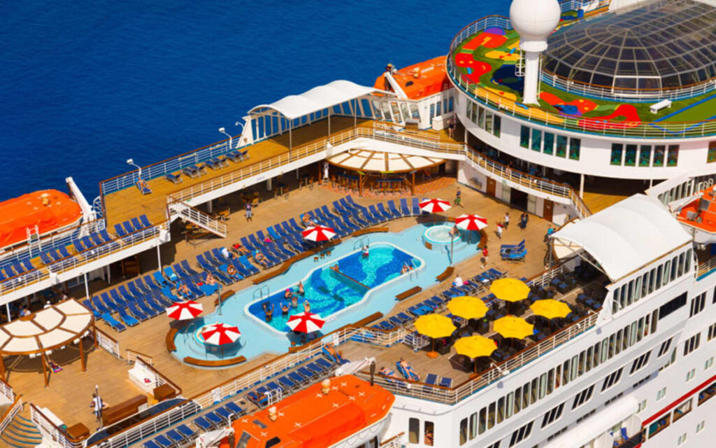 Cruiseschip-Carnival Paradise-Carnival Cruise Line-Zwembaddeck