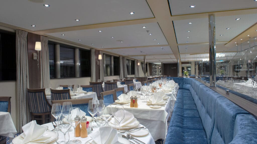 Cruiseschip-HS Grace-Friendship-Riviercruise-Restaurant