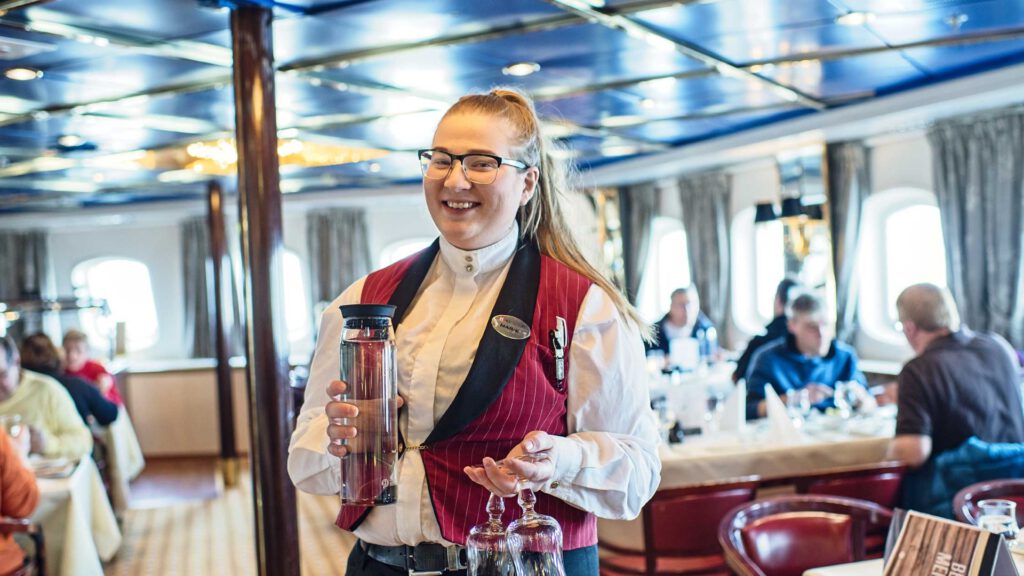 Cruiseschip-Hurtigruten-MS Vesteralen-Schip-Diner Sfeer