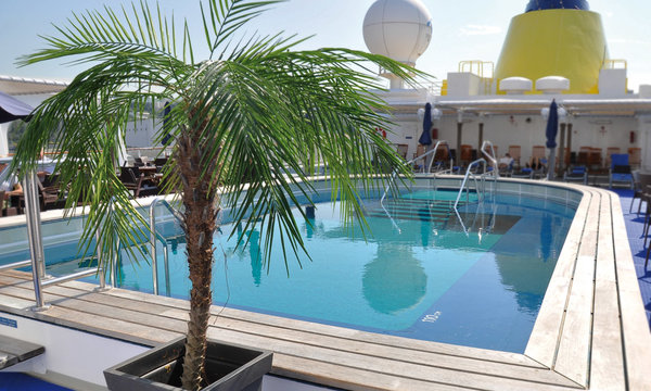 plantours-kreuzfarten-ms-hamburg-cruise-cruiseschip-zwembad
