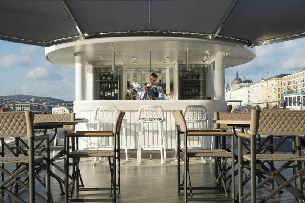 Crystal-Cruises-Crystal-Debussy-Vista-Bar