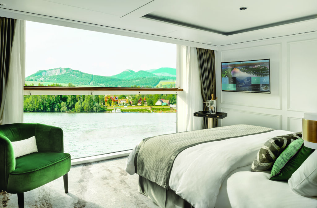 Crystal-Cruises-Crystal-Ravel-Hut-Fransbalkon