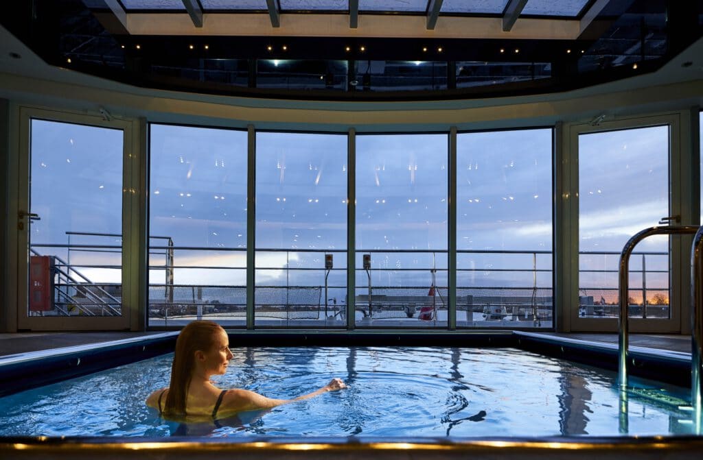 Crystal-Cruises-Crystal-Ravel-Pool