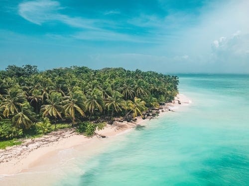 Panama-san-blas-eilanden-strand-zee-palmbomen