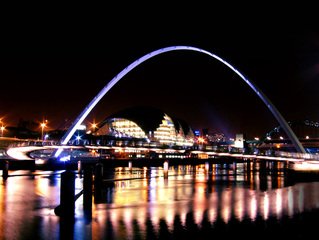 Verenigd-Koninkrijk-newcatle-upon-tyne-brug-nacht