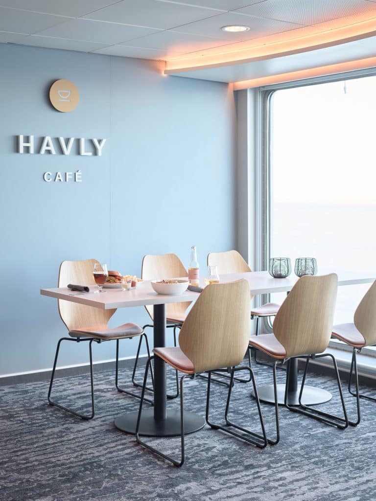 Havila-Voyages-Havilla-Castor-Havila-Capella-Havly-Cafe-1.jpg